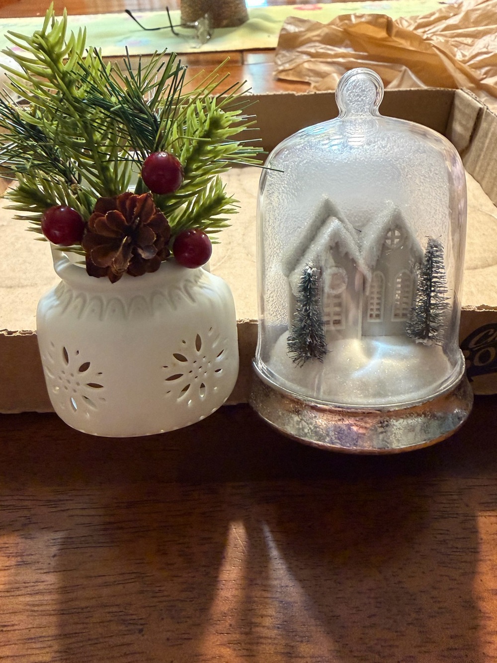 Yankee candle Holiday Pineberry and Glass Snowhouse Scentplug Diffuser